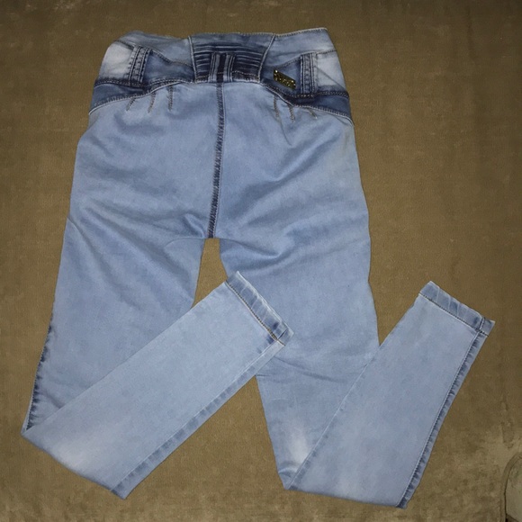 Butt Lifting Light Blue Colombian Jeans - Picture 2 of 6